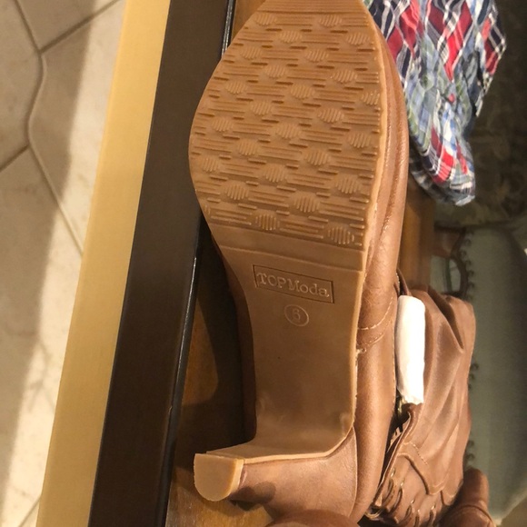 Boots - Picture 5 of 5